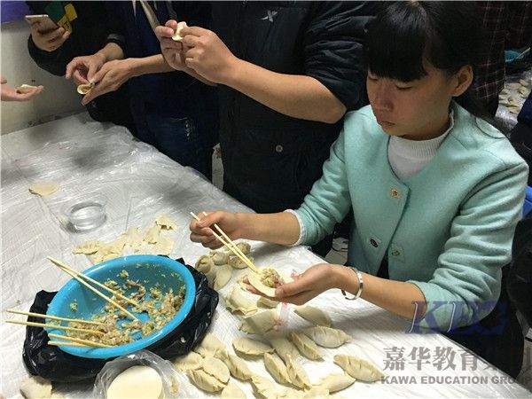 嘉華學員包餃子比賽現場